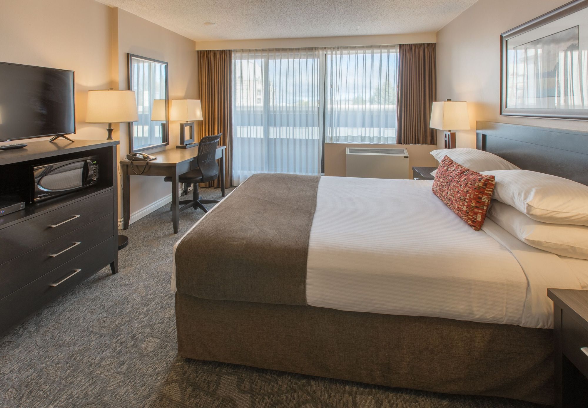 The Embassy Inn - ויקטוריה - חדר שינה