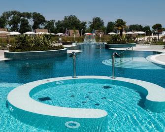 Marina Azzurra Resort - Lignano Sabbiadoro - Pool
