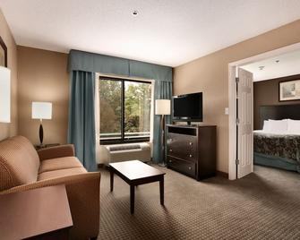 Home2 Suites By Hilton St. Charles St.Louis - St. Charles - Living room