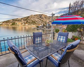 Beautiful Home in Klada With 2 Bedrooms - Starigrad - Balcone