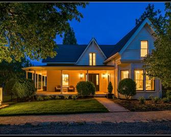 Kubli Haus - Suite #4 ~ Luxury, Style & Location, 1 block to Britt - Jacksonville - Building