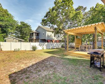 Oak Island Cottage Minutes to Long Beach! - Oak Island