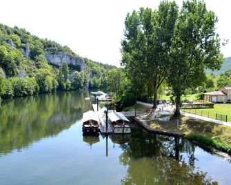 Hôtel Restaurant Les Falaises - Bouzies - Outdoor view