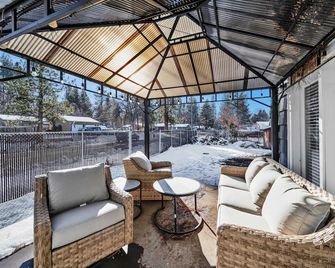 Burney Falls Bungalow - Comfy Atmosphere - Great Location! - Burney - Balkón