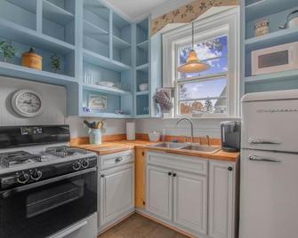 Cozy Irvington Getaway: Mins to Downtown - Indianapolis - Phòng bếp