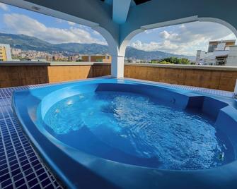 هوتل ألكارافان ميديلين - ميديلين - حوض السباحة