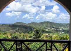 Captivating Mountain Views, Ocean Views, Romantic getaway - Anse La Raye - Balcony
