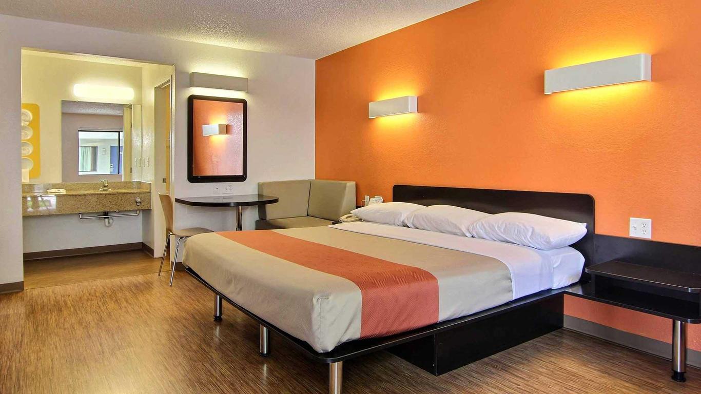 Motel 6 Albuquerque - Coors Road
