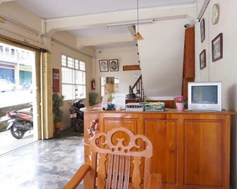 Rattanasin Hotel - Mueang Ranong - Front desk