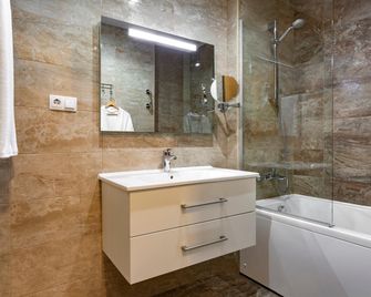 Citadines City Centre Tbilisi - Tbilisi - Bathroom