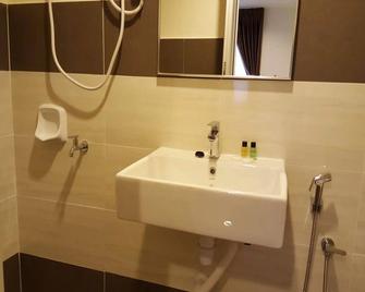 Crescendo Boutique Hotel - Gelang Patah - Badkamer