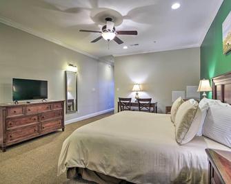 Anderson Creek Resort Condo on Golf Course with Pool - Spring Lake - Bedroom