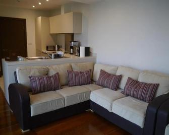 Liver View Apartments - Liverpool - Living room