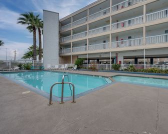 Steps to Beach: Corpus Christi Condo w/ Balcony - Corpus Christi