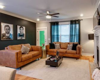 Booking Fast 12 Beds Large Yard Free Parking - Nashville - Sala de estar