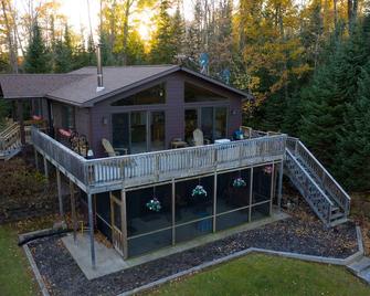 Gorgeous lakefront Minocqua home - Minocqua - Gebäude