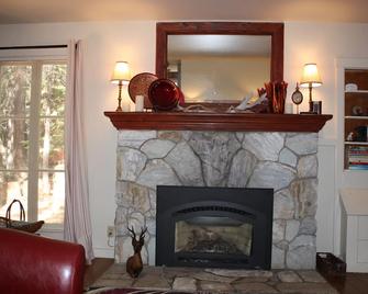 Clover Cabin In The Sequoia National Forest, not near the National Park - Camp Nelson - Servicio de la habitación