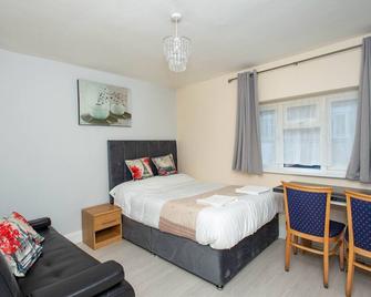 Saffron Studios - Orpington - Bedroom