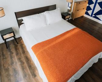 Home to Relax after Disneyland w 1 FREE parking - Garden Grove - Bedroom