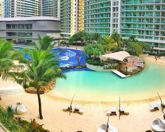 Brand New Combined Deluxe Big Penthouse - Azure Urban Resort - Manila - Piscina
