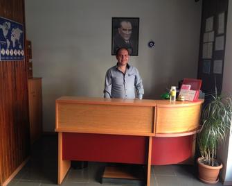 Hotel Atasayan - Gebze - Front desk