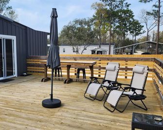 New Modern Studio w/ private pool- 5 Min to Keaton Beach Boat Ramp - Perry - Terasa