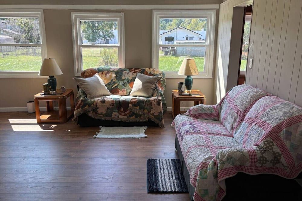 Spacious Renovated Ranch Retreat - Tackett Creek - Middlesboro - Вітальня