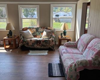 Spacious Renovated Ranch Retreat - Tackett Creek - Middlesboro - Вітальня