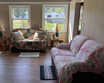 Spacious Renovated Ranch Retreat - Tackett Creek - Middlesboro - Вітальня