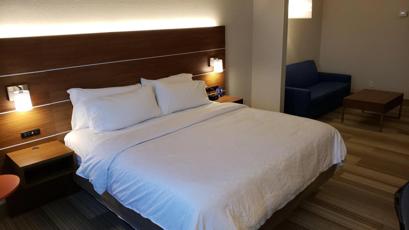 Holiday Inn Express & Suites Douglas