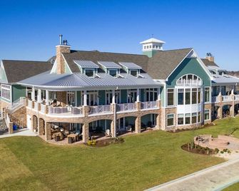 Beautiful Peninsula Condo with Jack Nicklaus Golf Course Near Rehoboth and Lewes - Millsboro - Building
