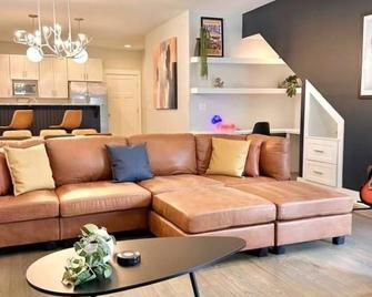 Downtown Luxury - 1.6m Walk to Downtown Nash! - Pleasant View