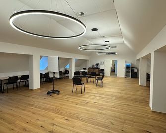 Gutshotel Menterschwaige - Heritage Boutique Hotel with Timless Elegance - Munich