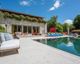 Magic Genève - Vandœuvres - Piscina