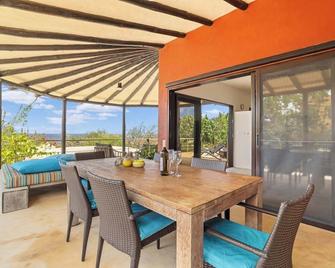 Villa Vista Blue with sea views and a tropical garden with private pool and close to world-famous dive spots - Kralendijk - Balkon