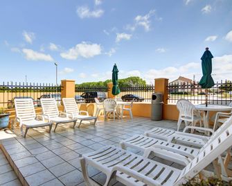 Quality Inn Dfw Airport North - Irving - Μπαλκόνι