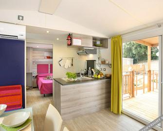 Camping Villaggio Atlanta & Mediterraneo - Sottomarina - Kitchen
