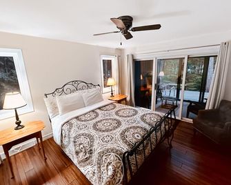 250' Relaxing Waterfront Spacious Remodel & Walking To Sand Beach New Fireplace - Sister Bay - Habitación