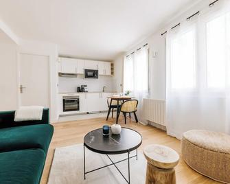 Comfortable Studio for 2 people - Puteaux - Puteaux - Living room