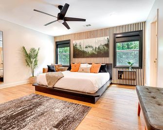 Jacuzzi Hot Tub - Private Pool - Lawrenceville - Lawrenceville - Bedroom