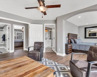 The Mountain Vista Estate - Morgan - Bedroom