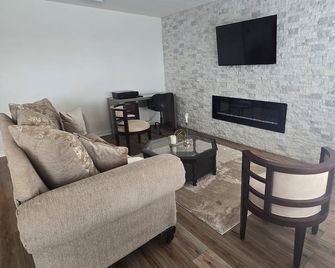 Charming 3-bedroom house with WiFi and AC in Newberry - Newberry - Sala de estar