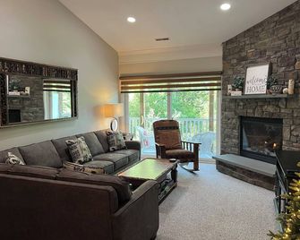 Mountain view condo close to Loon, hiking trails, restaurants, and shops. - Lincoln - Huiskamer