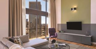 Adina Apartment Hotel Melbourne - Melbourne - Living room