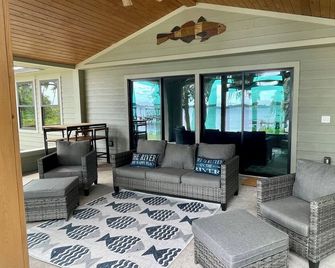 Newly built, charming cozy and quiet river home - Palatka - Wohnzimmer