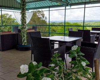 Hill Garden Resort Hotel - San Ignacio - Balcony