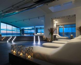Excelsior Hotel, Spa & Lido - Preferred Hotels & Resorts - פזארו - לובי