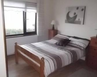 Clonakilty Inchydoney West Cork Modern 4 Bed overlooking beach panoramic views - Clonakilty - Bedroom