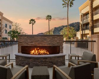Courtyard by Marriott Santa Clarita Valencia - Santa Clarita - Patio