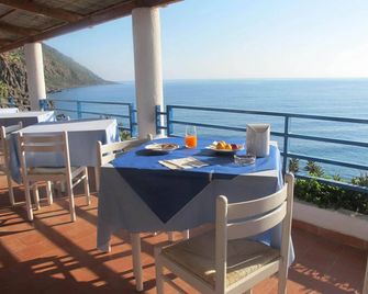 Hotel Phenicusa - Filicudi - Balcony